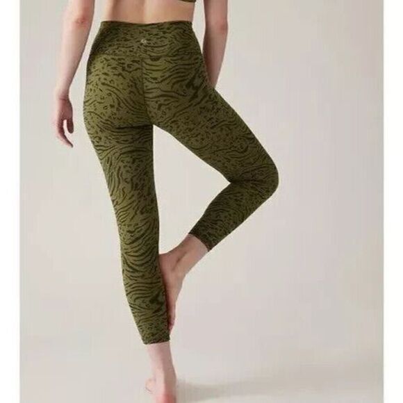 Athleta 798638-09 Women Sz M Green Animal Print Transcend 7/8 Tight Leggings - Picture 11 of 11